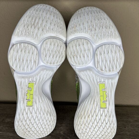 Nike Lebron Witness IV 4 String Volt Basketball Shoes BV7427-200 Men’s Size 11.5